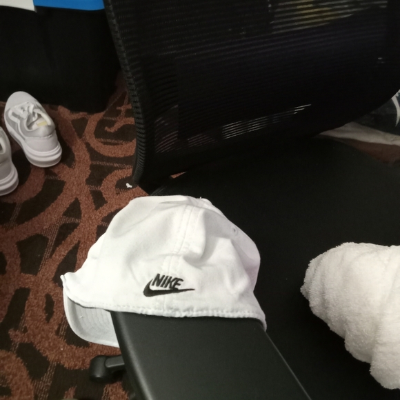 Nike Hat - Picture 4 of 4